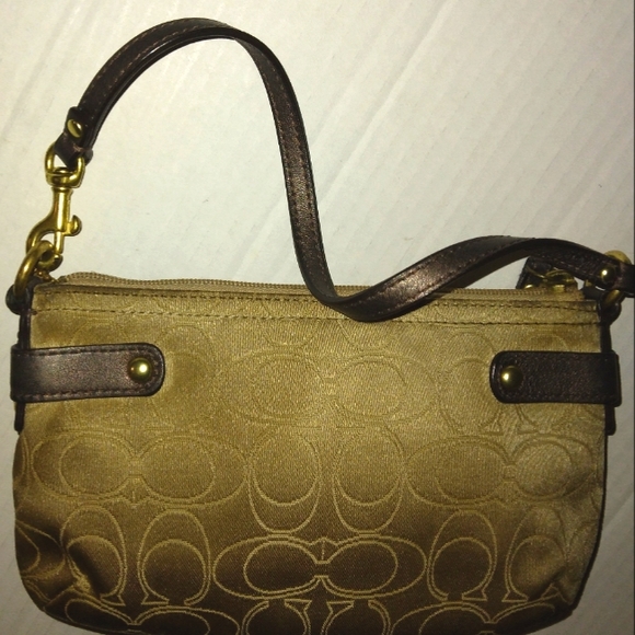 L@@K! Gorgeous/Rare COACH ~Mia Signature Outline Large Sateen Clutch Wristlet☆ - Picture 16 of 16